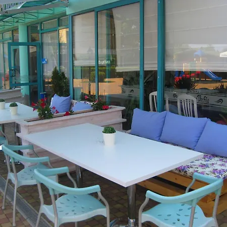 Sirena Hotel סאני ביץ'
