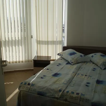 מלון Sirena Hotel סאני ביץ'